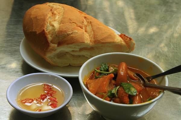 Sài Gòn đã được xem là nơi sinh ra món bánh mì kẹp thịt kiểu Việt nổi tiếng